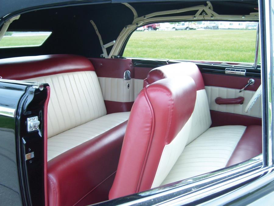 Интерьер DeSoto Custom Convertible 1947 года  (фото 3 из 6)